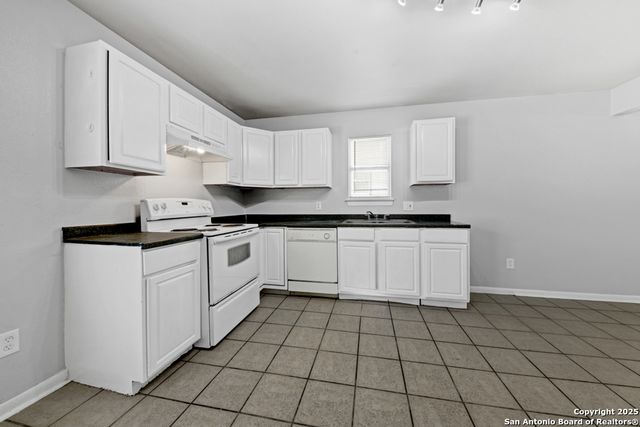 6735 Brothers, San Antonio, TX 78239