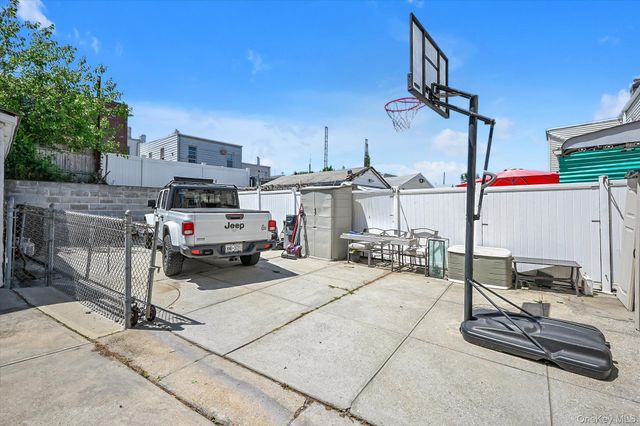 5286 73rd Street, Maspeth, NY 11378
