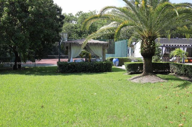5250 SW 62nd Ave, Miami, FL 33155