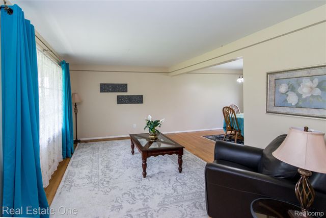 30670 Woodstock Street, Southfield, MI 48076
