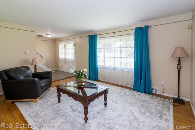 30670 Woodstock Street, Southfield, MI 48076