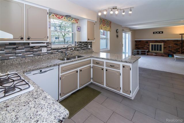 30670 Woodstock Street, Southfield, MI 48076