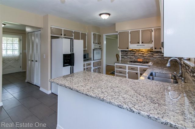 30670 Woodstock Street, Southfield, MI 48076