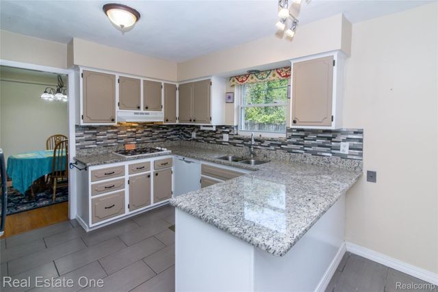 30670 Woodstock Street, Southfield, MI 48076