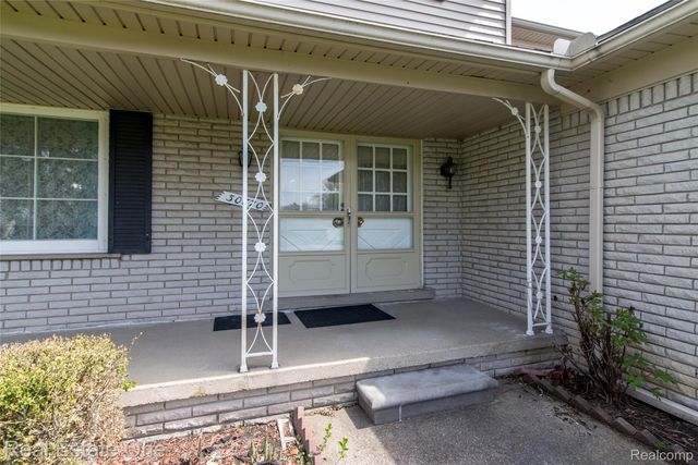 30670 Woodstock Street, Southfield, MI 48076
