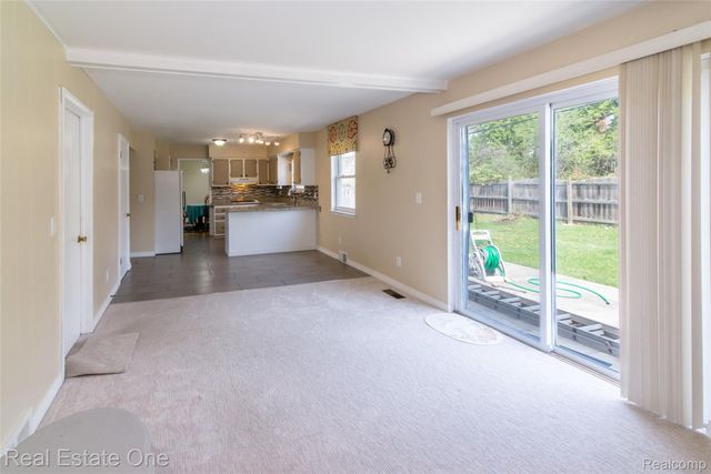 30670 Woodstock Street, Southfield, MI 48076