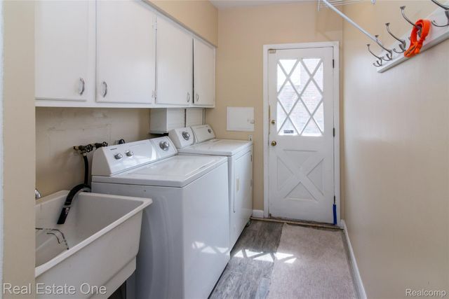 30670 Woodstock Street, Southfield, MI 48076