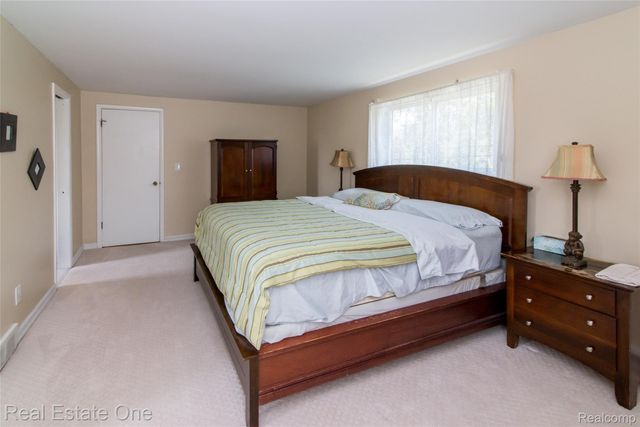 30670 Woodstock Street, Southfield, MI 48076