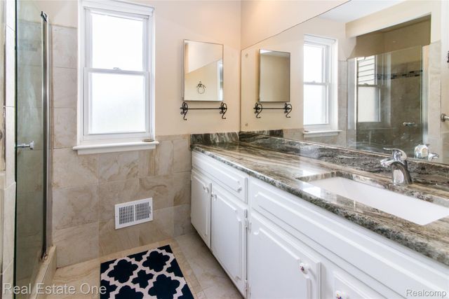 30670 Woodstock Street, Southfield, MI 48076