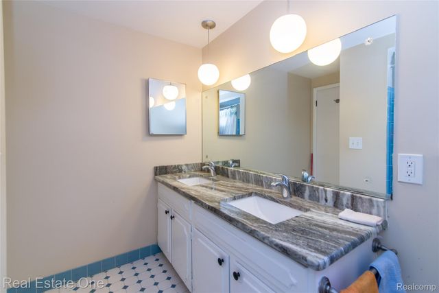 30670 Woodstock Street, Southfield, MI 48076