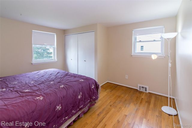 30670 Woodstock Street, Southfield, MI 48076