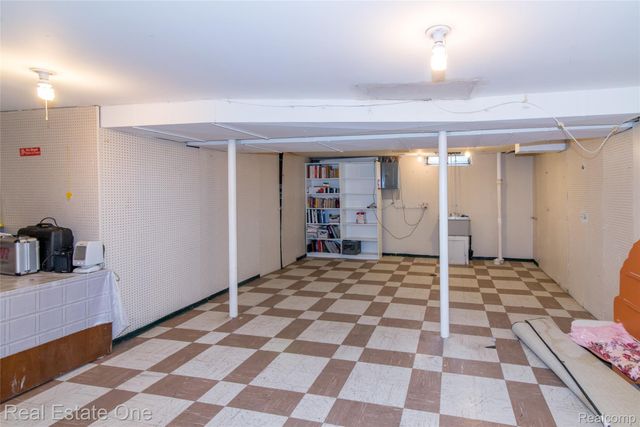 30670 Woodstock Street, Southfield, MI 48076