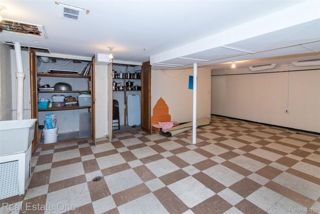 30670 Woodstock Street, Southfield, MI 48076