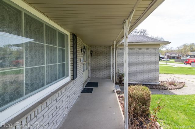 30670 Woodstock Street, Southfield, MI 48076
