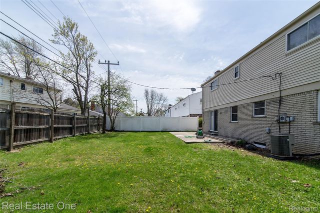 30670 Woodstock Street, Southfield, MI 48076