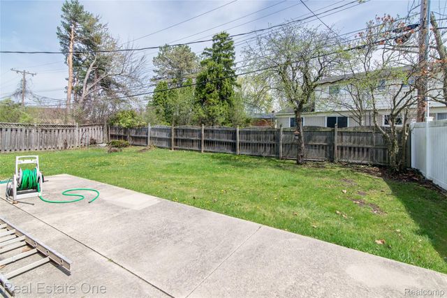 30670 Woodstock Street, Southfield, MI 48076