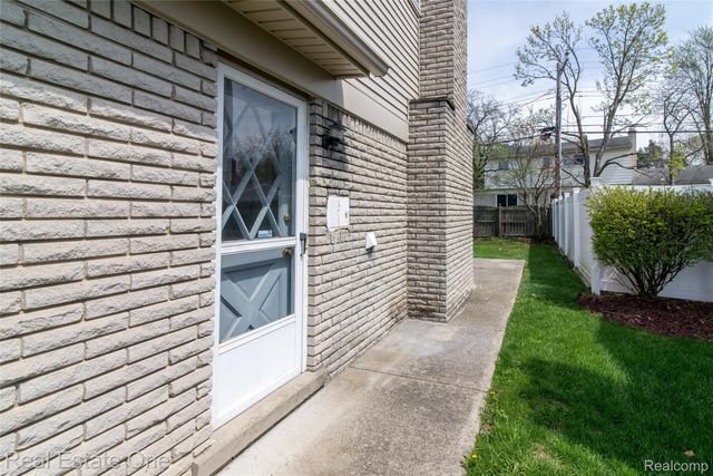 30670 Woodstock Street, Southfield, MI 48076