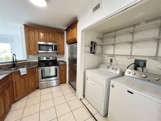 3409 NW 44th Street 106, Oakland Park, FL 33309