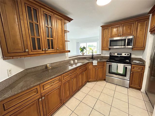 3409 NW 44th Street 106, Oakland Park, FL 33309