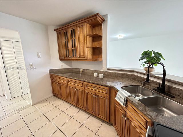 3409 NW 44th Street 106, Oakland Park, FL 33309
