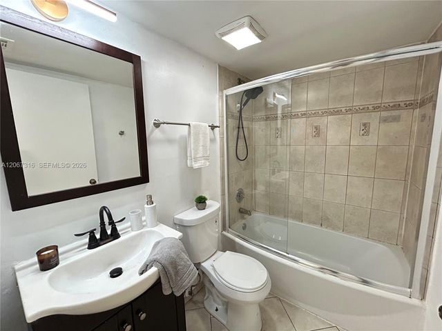 3409 NW 44th Street 106, Oakland Park, FL 33309