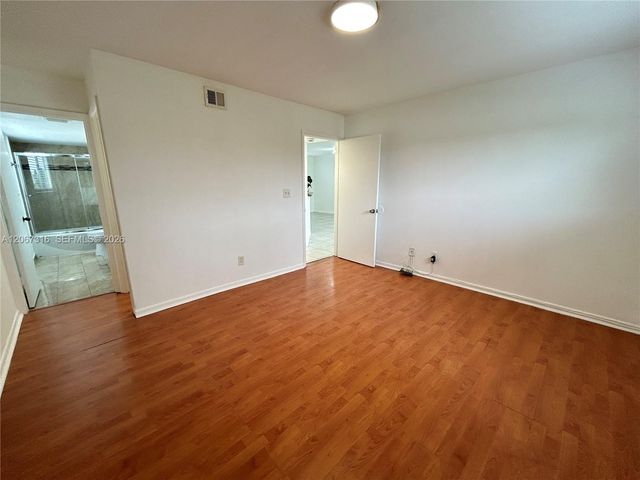 3409 NW 44th Street 106, Oakland Park, FL 33309