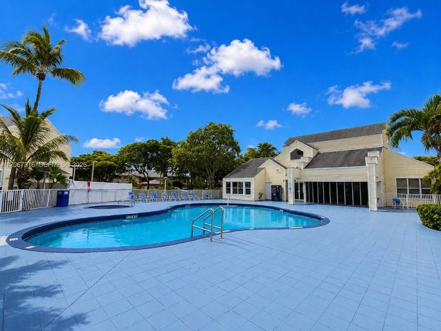 3409 NW 44th Street 106, Oakland Park, FL 33309