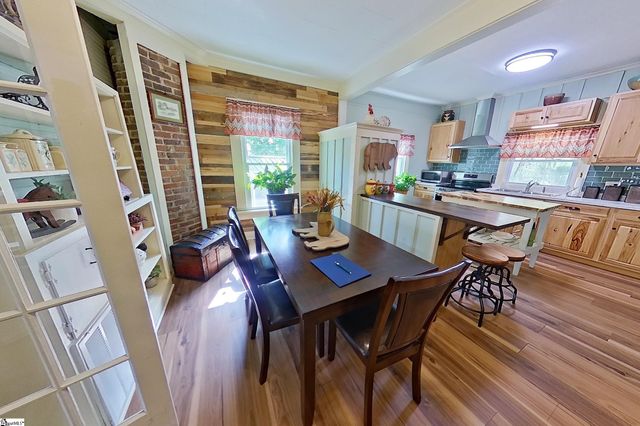 805 Buncombe Street Extension, Woodruff, SC 29388