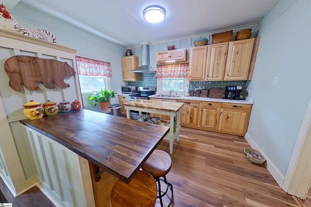 805 Buncombe Street Extension, Woodruff, SC 29388