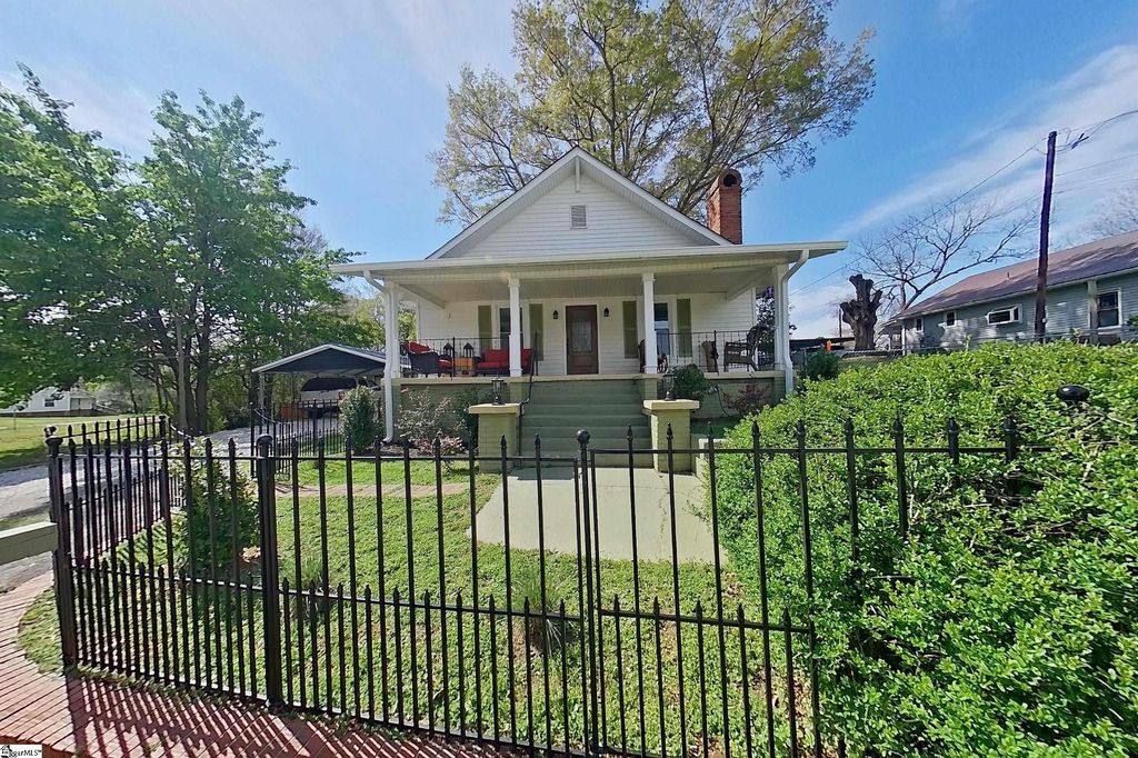 805 Buncombe Street Extension, Woodruff, SC 29388