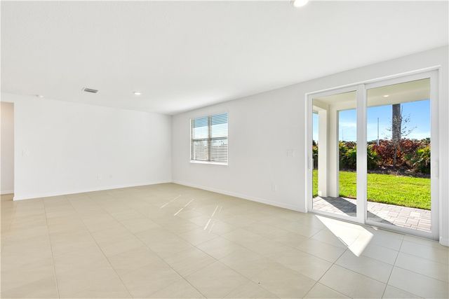 5457 Hampton Park Circle, Vero Beach, FL 32966