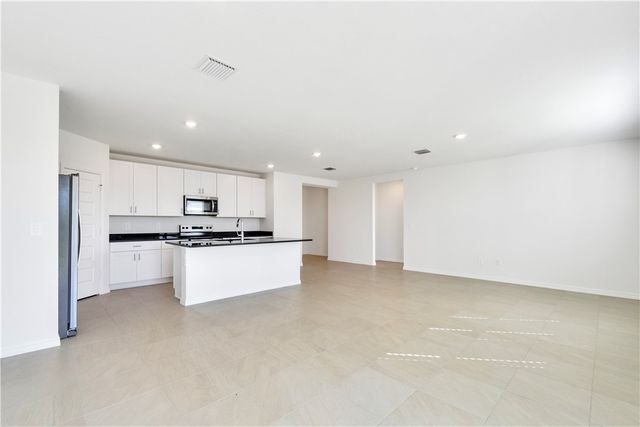 5457 Hampton Park Circle, Vero Beach, FL 32966