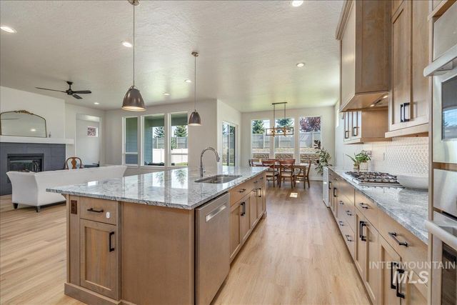 5562 S Zaivcla Ave, Meridian, ID 83642
