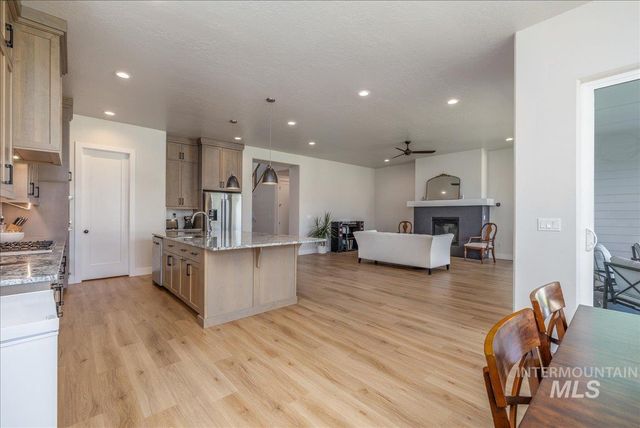 5562 S Zaivcla Ave, Meridian, ID 83642
