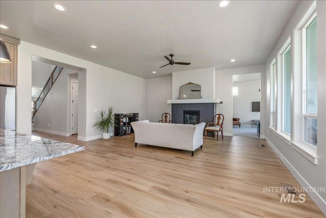 5562 S Zaivcla Ave, Meridian, ID 83642