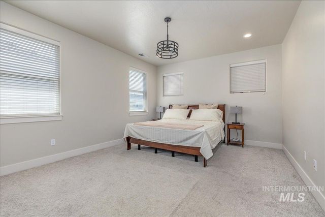 5562 S Zaivcla Ave, Meridian, ID 83642