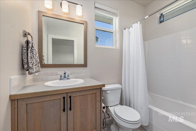 5562 S Zaivcla Ave, Meridian, ID 83642