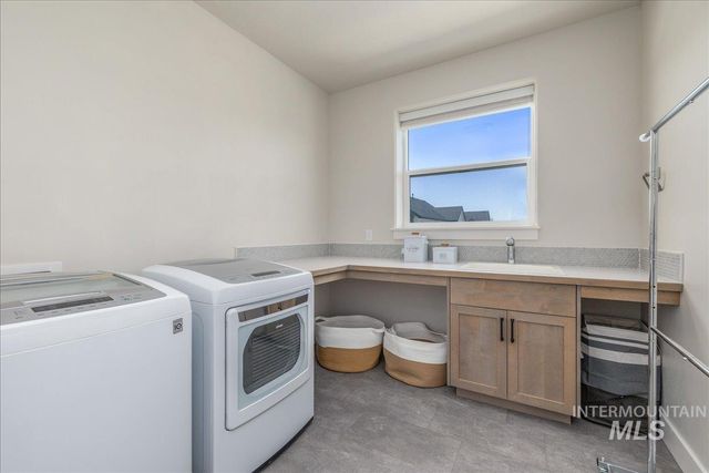 5562 S Zaivcla Ave, Meridian, ID 83642