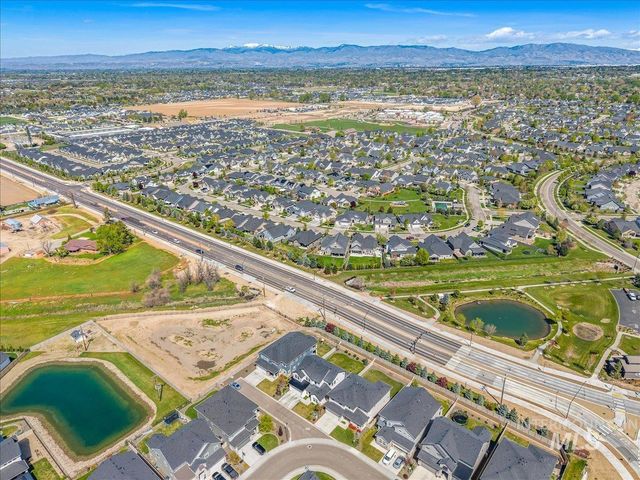 5562 S Zaivcla Ave, Meridian, ID 83642