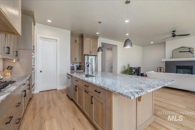 5562 S Zaivcla Ave, Meridian, ID 83642
