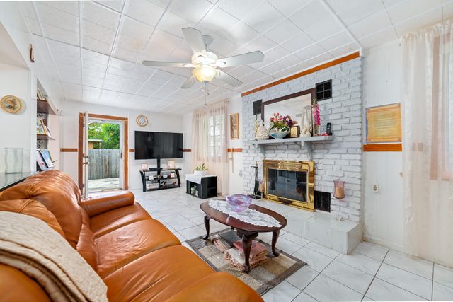 4460 NW 3rd Place, Plantation, FL 33317