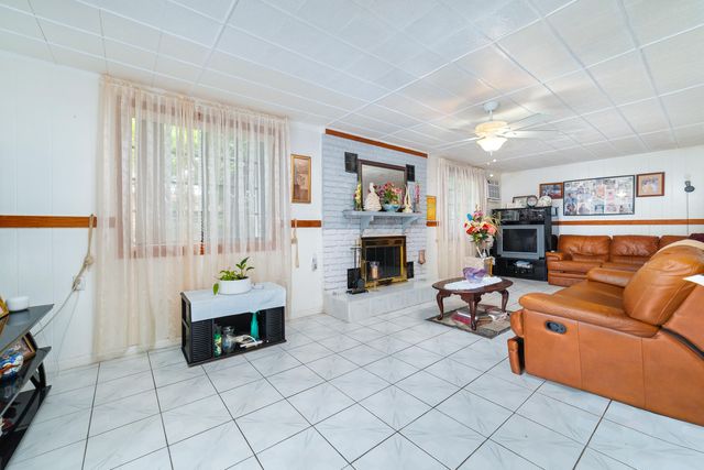4460 NW 3rd Place, Plantation, FL 33317