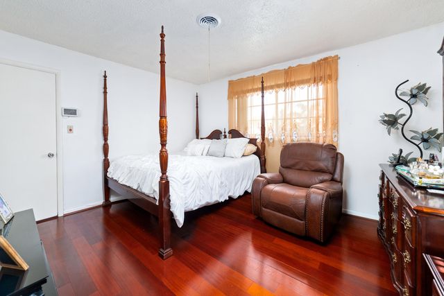 4460 NW 3rd Place, Plantation, FL 33317