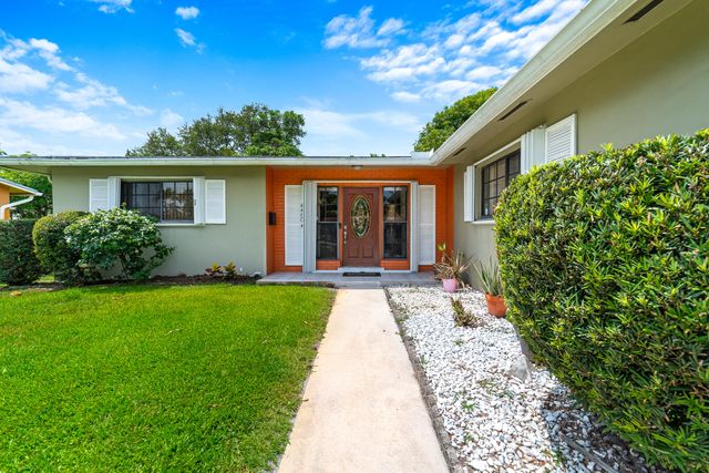 4460 NW 3rd Place, Plantation, FL 33317