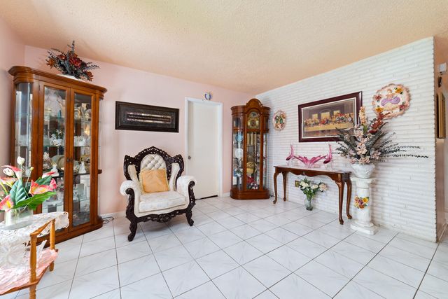 4460 NW 3rd Place, Plantation, FL 33317