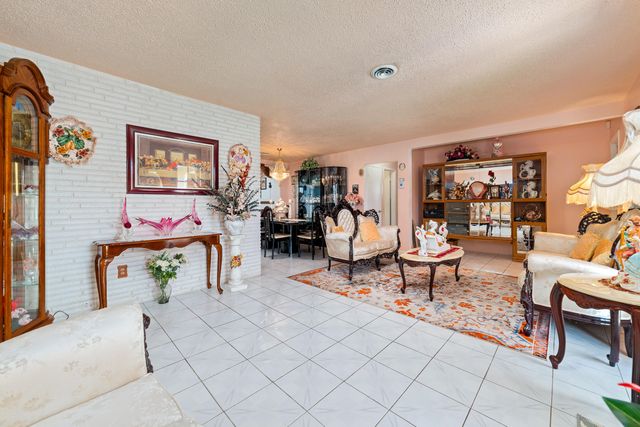 4460 NW 3rd Place, Plantation, FL 33317