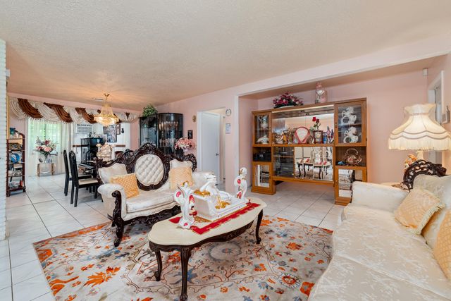 4460 NW 3rd Place, Plantation, FL 33317