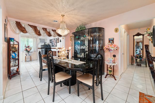 4460 NW 3rd Place, Plantation, FL 33317