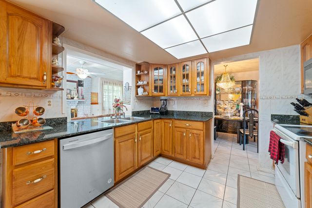 4460 NW 3rd Place, Plantation, FL 33317