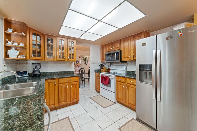 4460 NW 3rd Place, Plantation, FL 33317